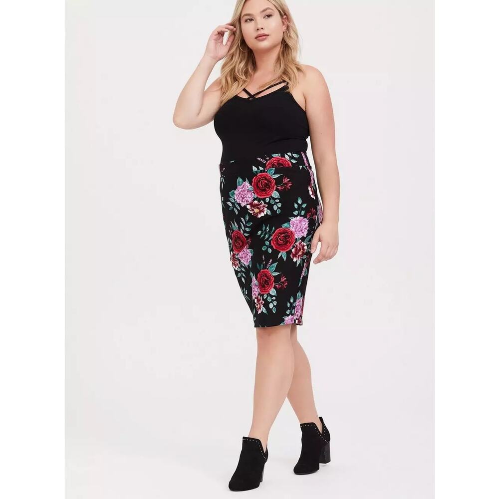 Torrid Black Floral Ponte Pencil Skirt Size M/L‎ (00) Black NWT